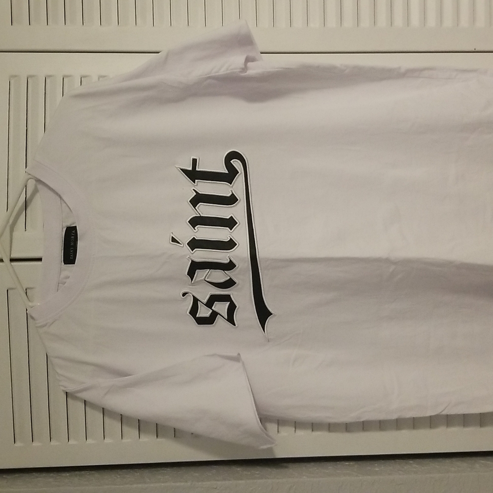 Saint Morta Mens Large dress t shirt.